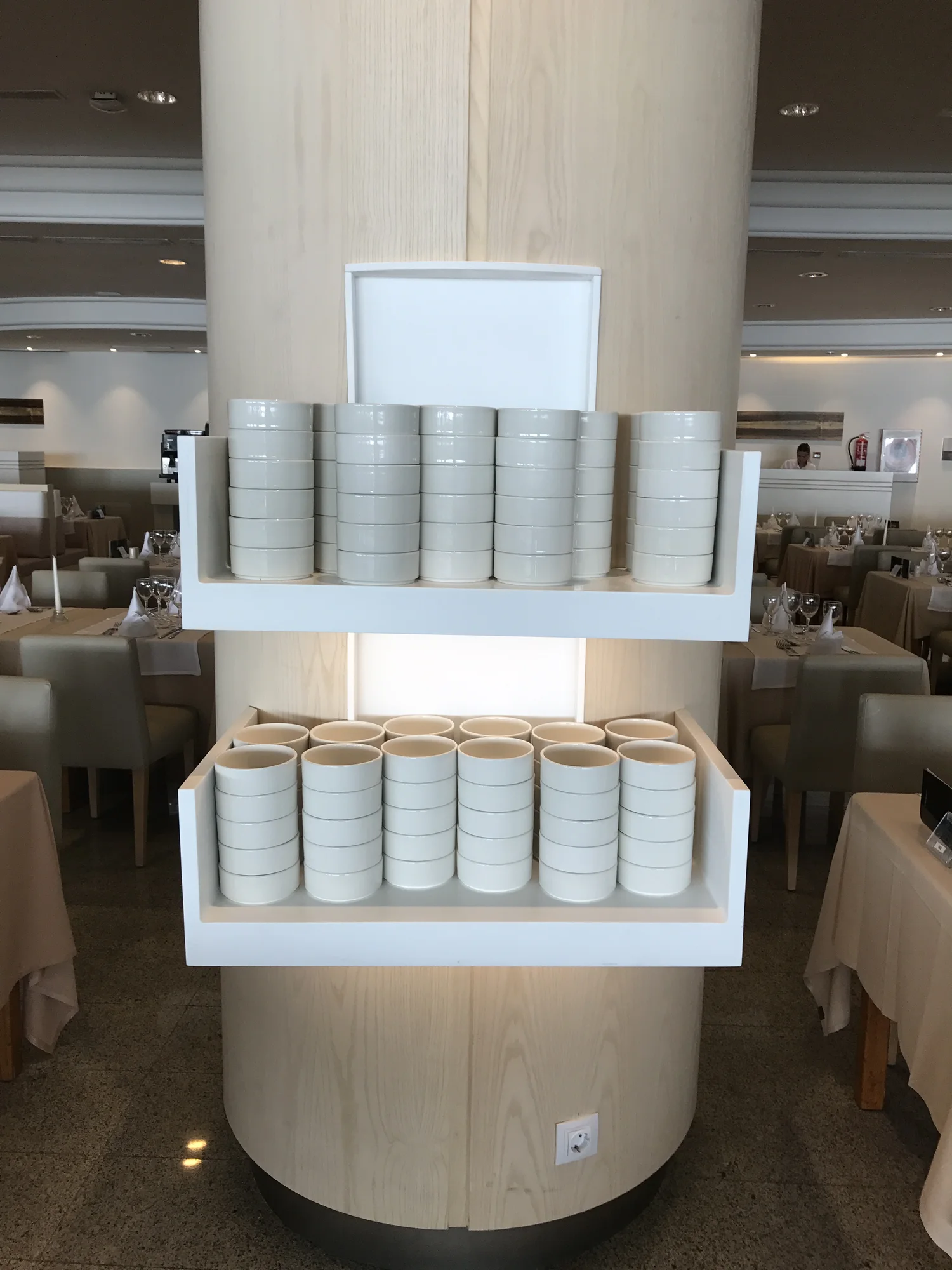Expositor personalizado para un establecimiento de restauración